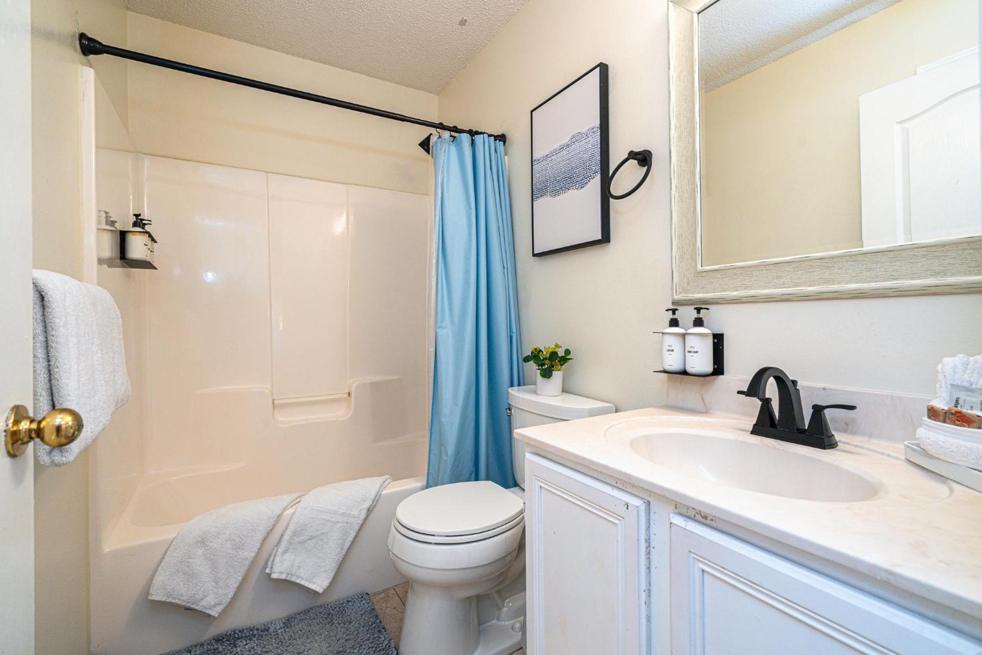 Heated Pool And Golf Cart, Walk To Beach! Best Deal! Holiday home *