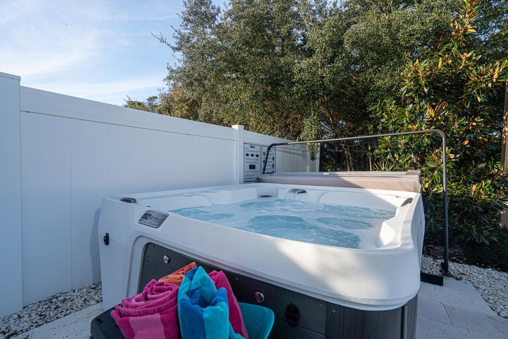 Holiday home Heated Pool And Golf Cart, Walk To Beach! Best Deal! Destin