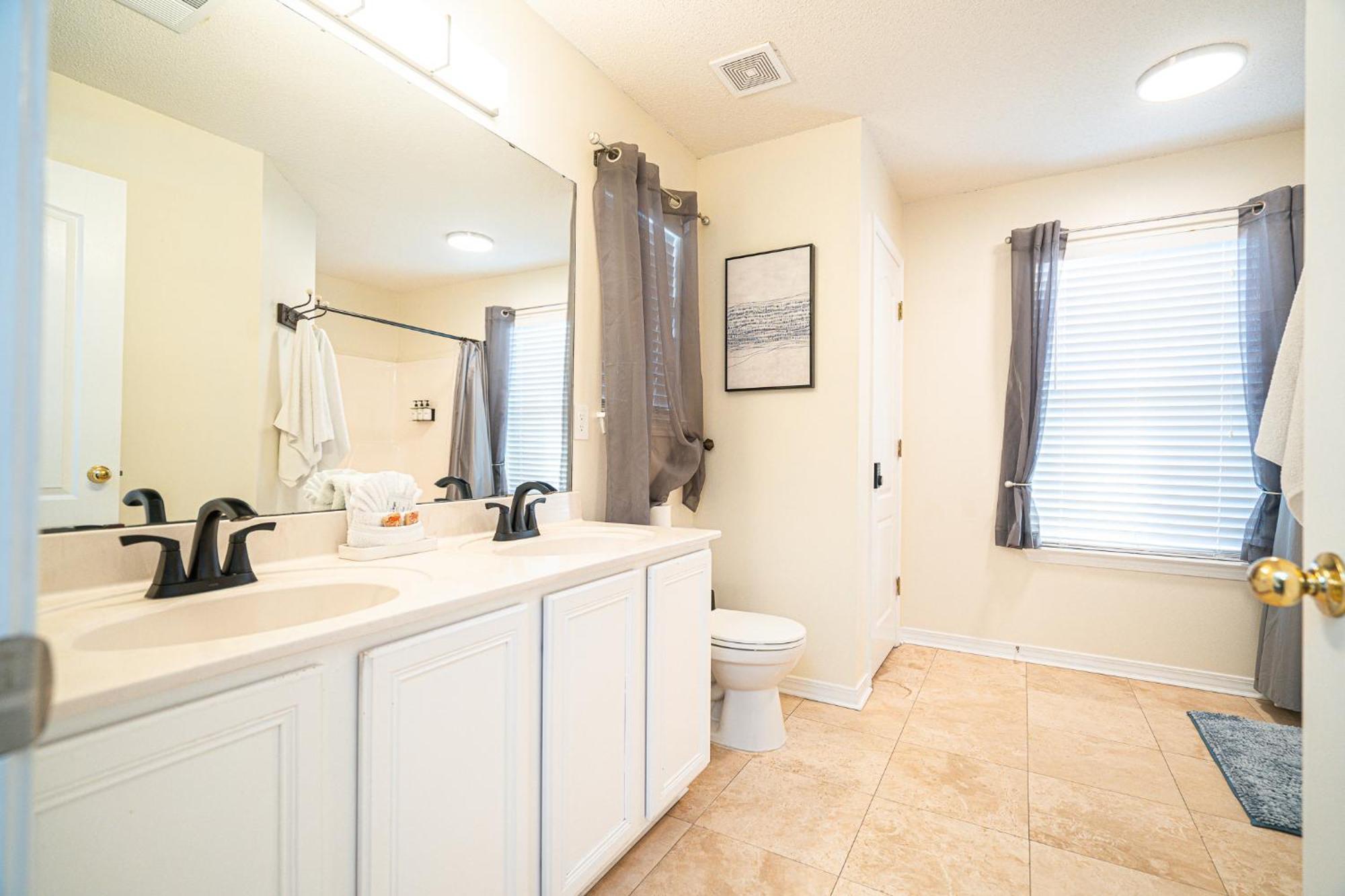 Heated Pool And Golf Cart, Walk To Beach! Best Deal!