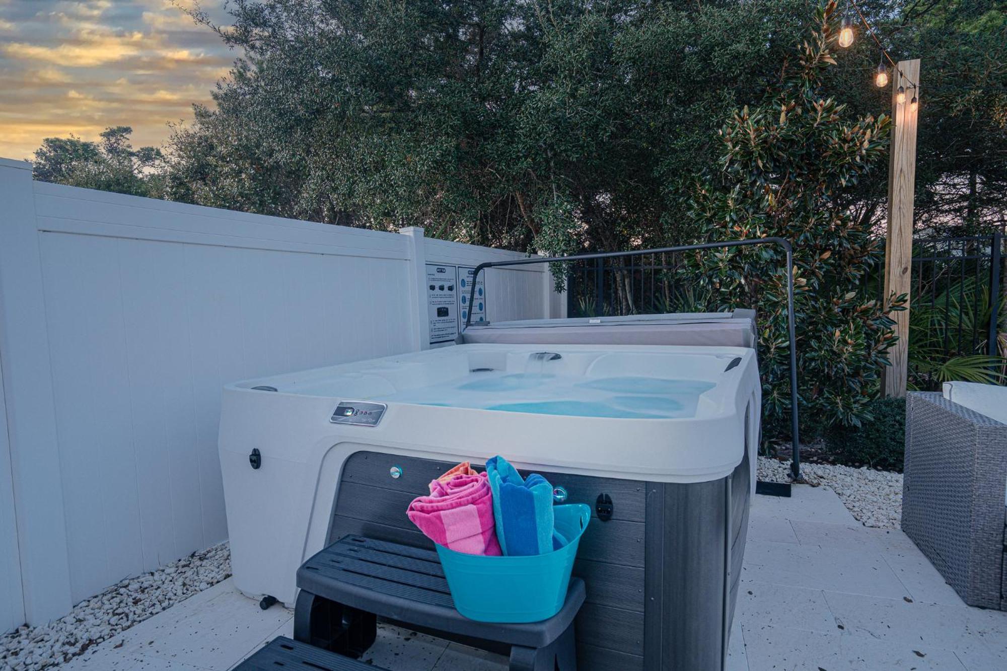Heated Pool And Golf Cart, Walk To Beach! Best Deal!