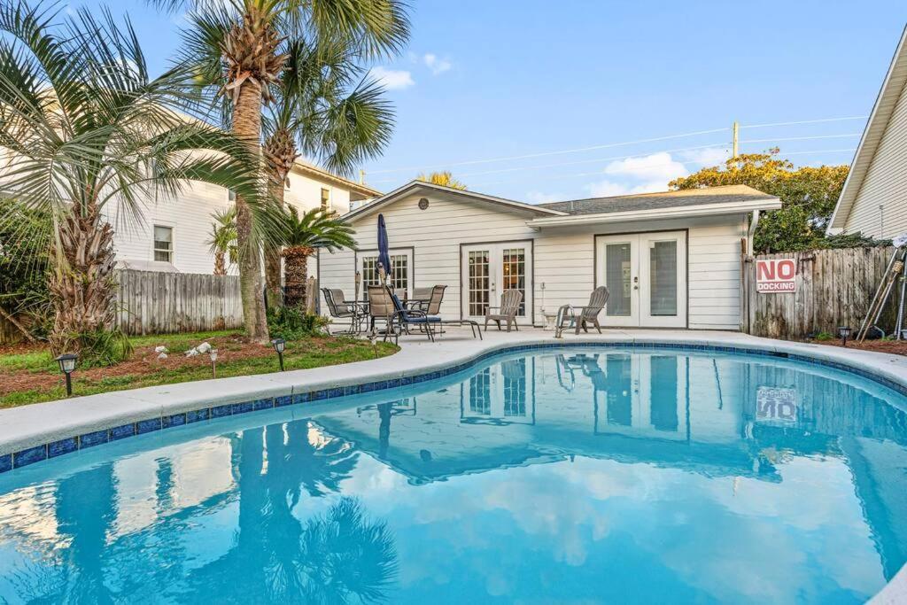 Blue Haven With Pool Holiday home