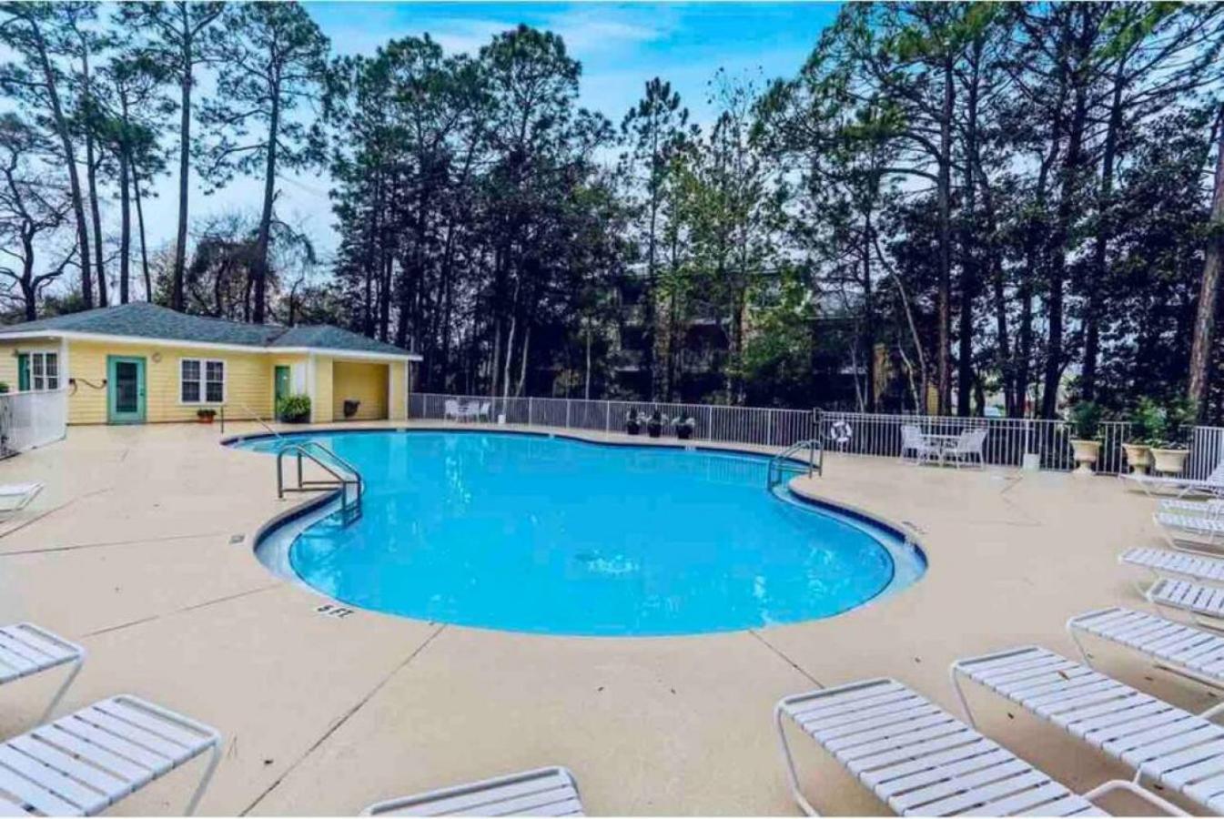 The Salty Life - Pool - Gym - Essentials Holiday home