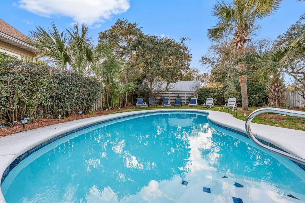 Blue Haven With Pool Holiday home