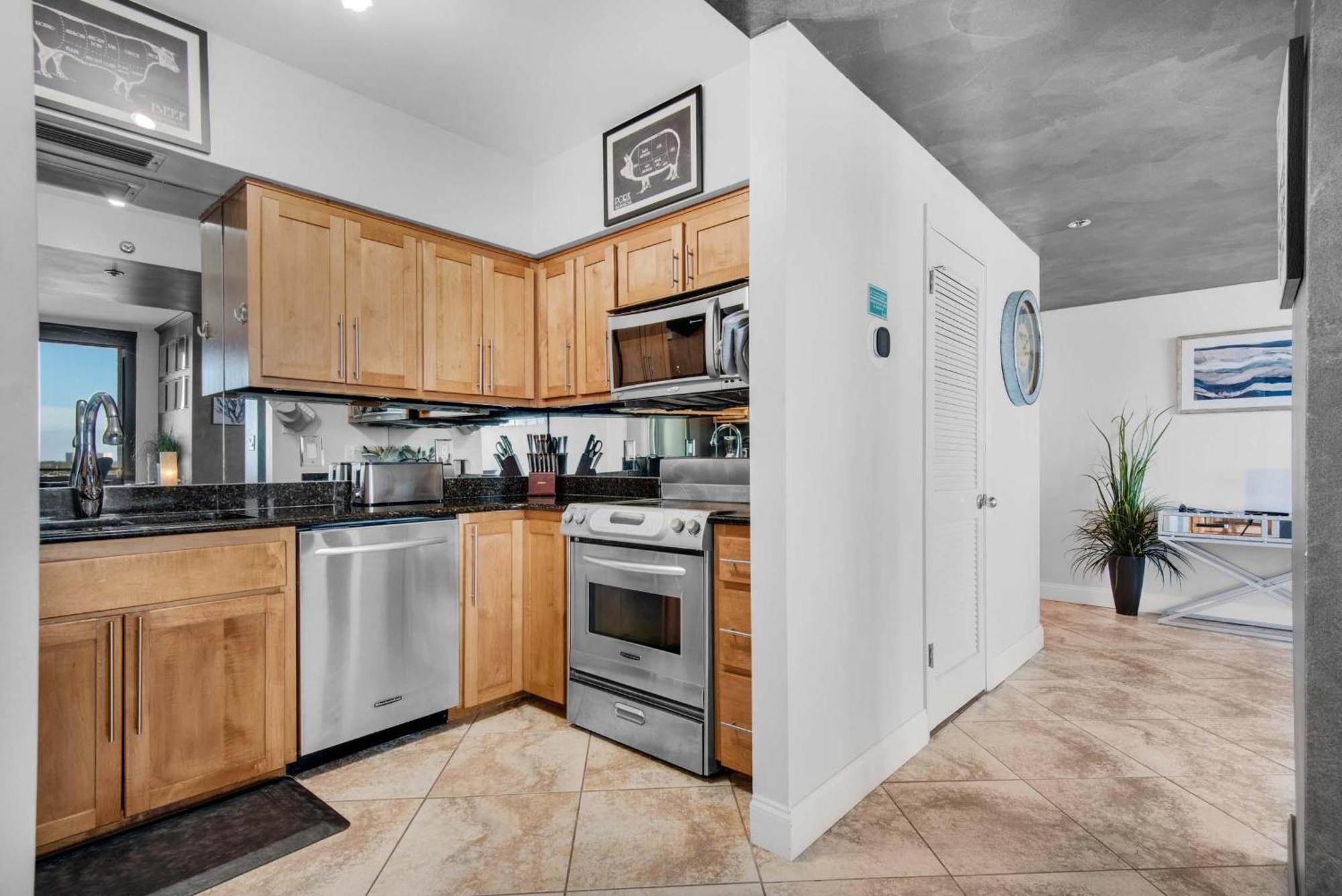 Enclave 701b- Paradiso Del Regno * Destin