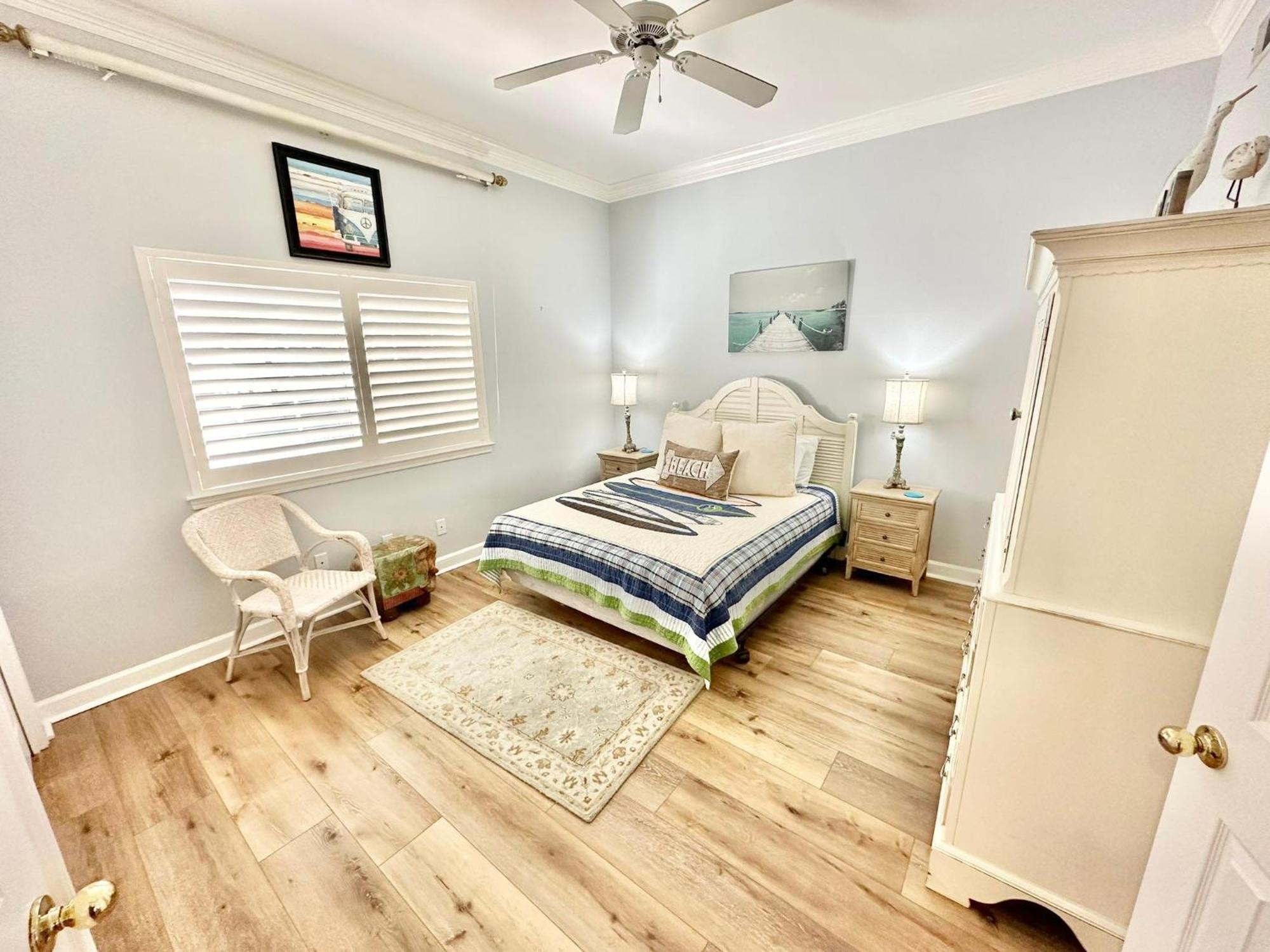 5296 Tivoli By The Sea *