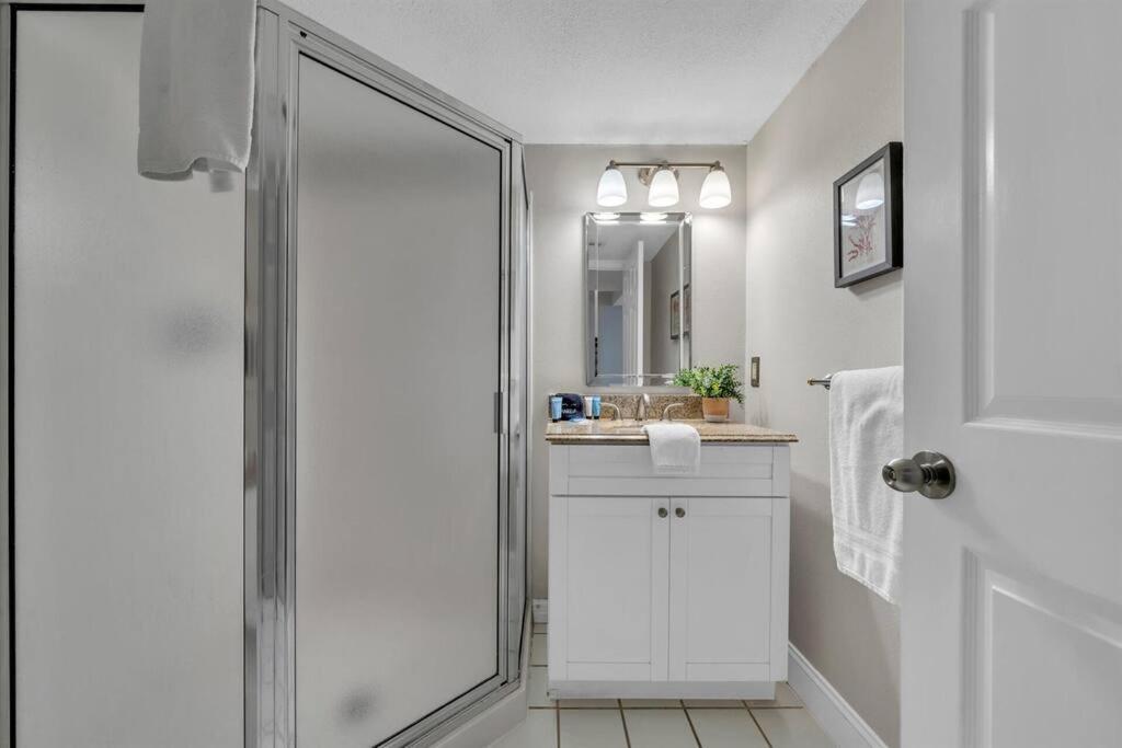 Pelican 102 Daze Apartment Destin