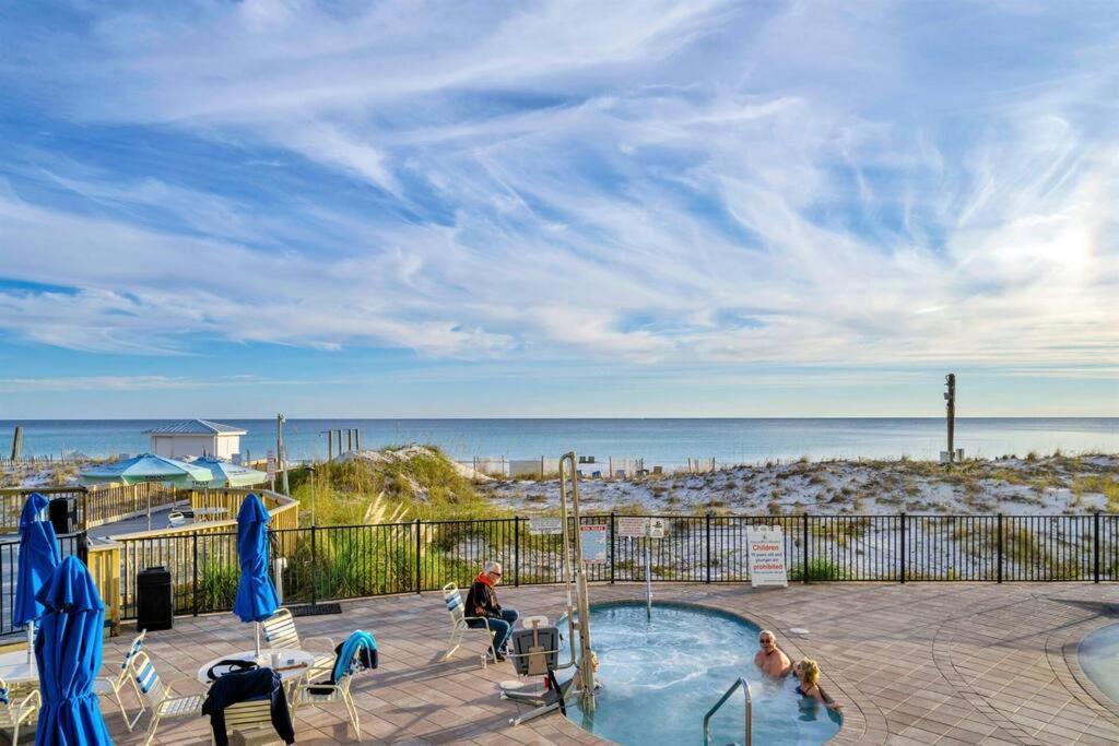 Pelican 102 Daze Destin