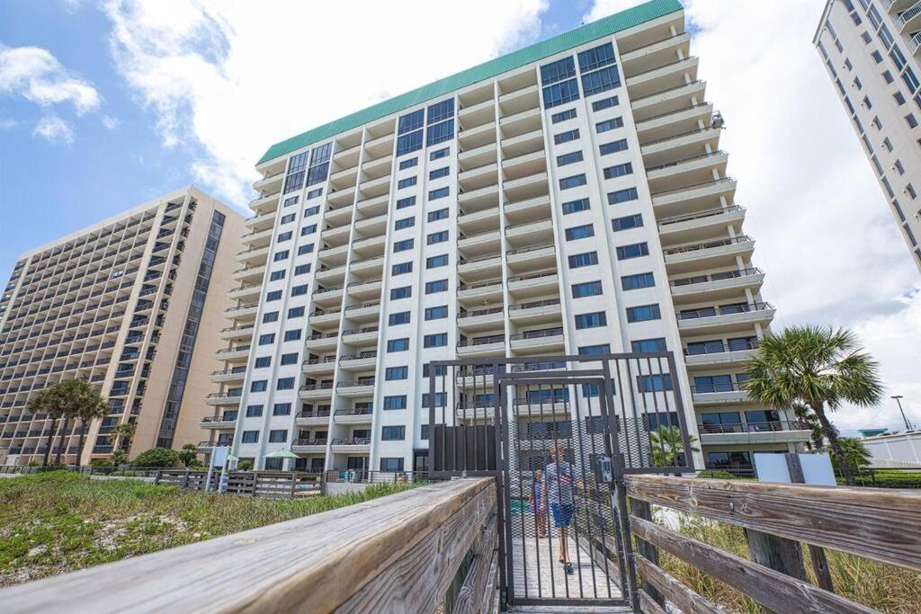 Apartment Emerald Towers 1302 Salty Smile