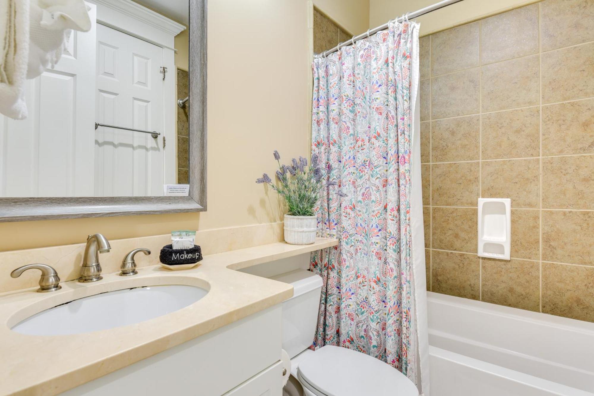 Bright And Modern Townhome Steps To Miramar Beach! Holiday home *