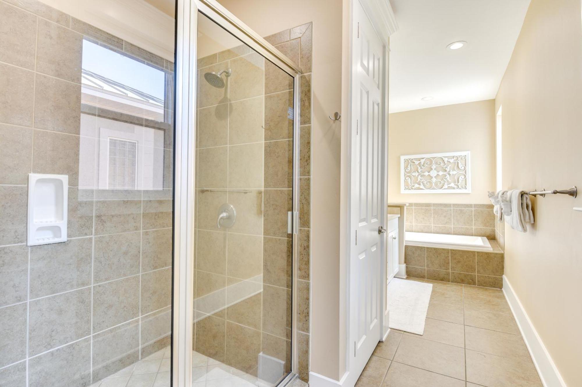 Bright And Modern Townhome Steps To Miramar Beach!
