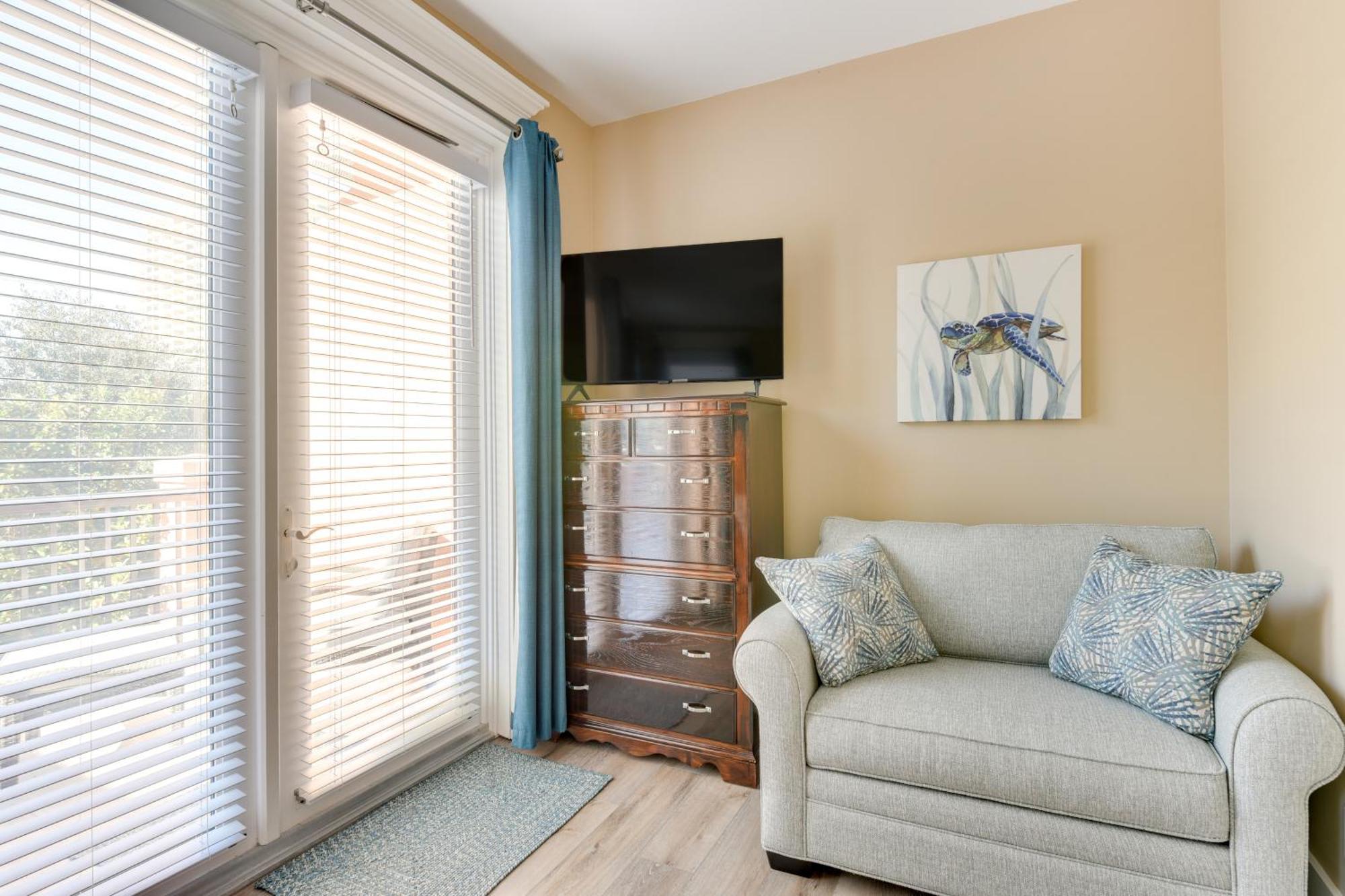 Bright And Modern Townhome Steps To Miramar Beach! Holiday home *