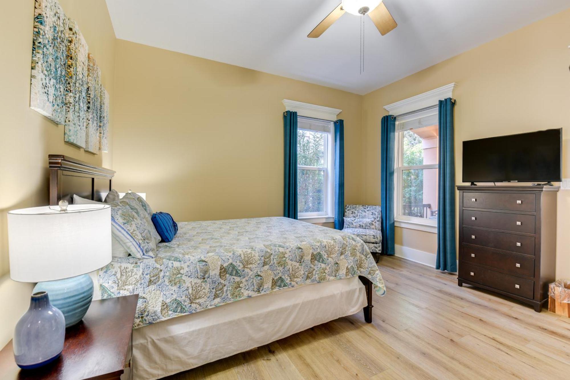 Bright And Modern Townhome Steps To Miramar Beach! *