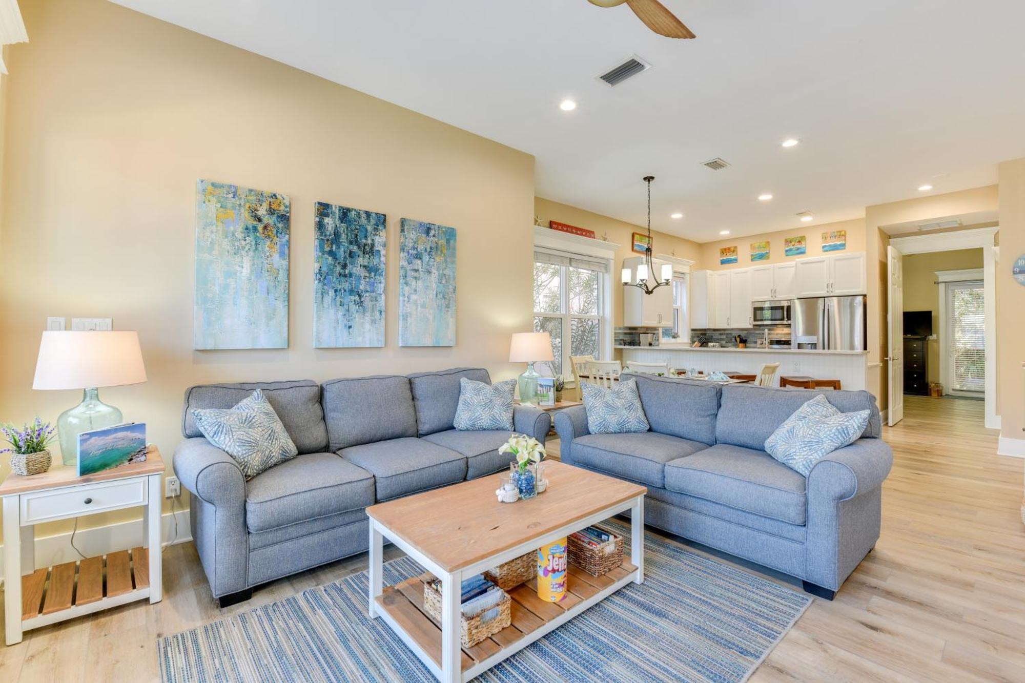 Bright And Modern Townhome Steps To Miramar Beach! Holiday home *