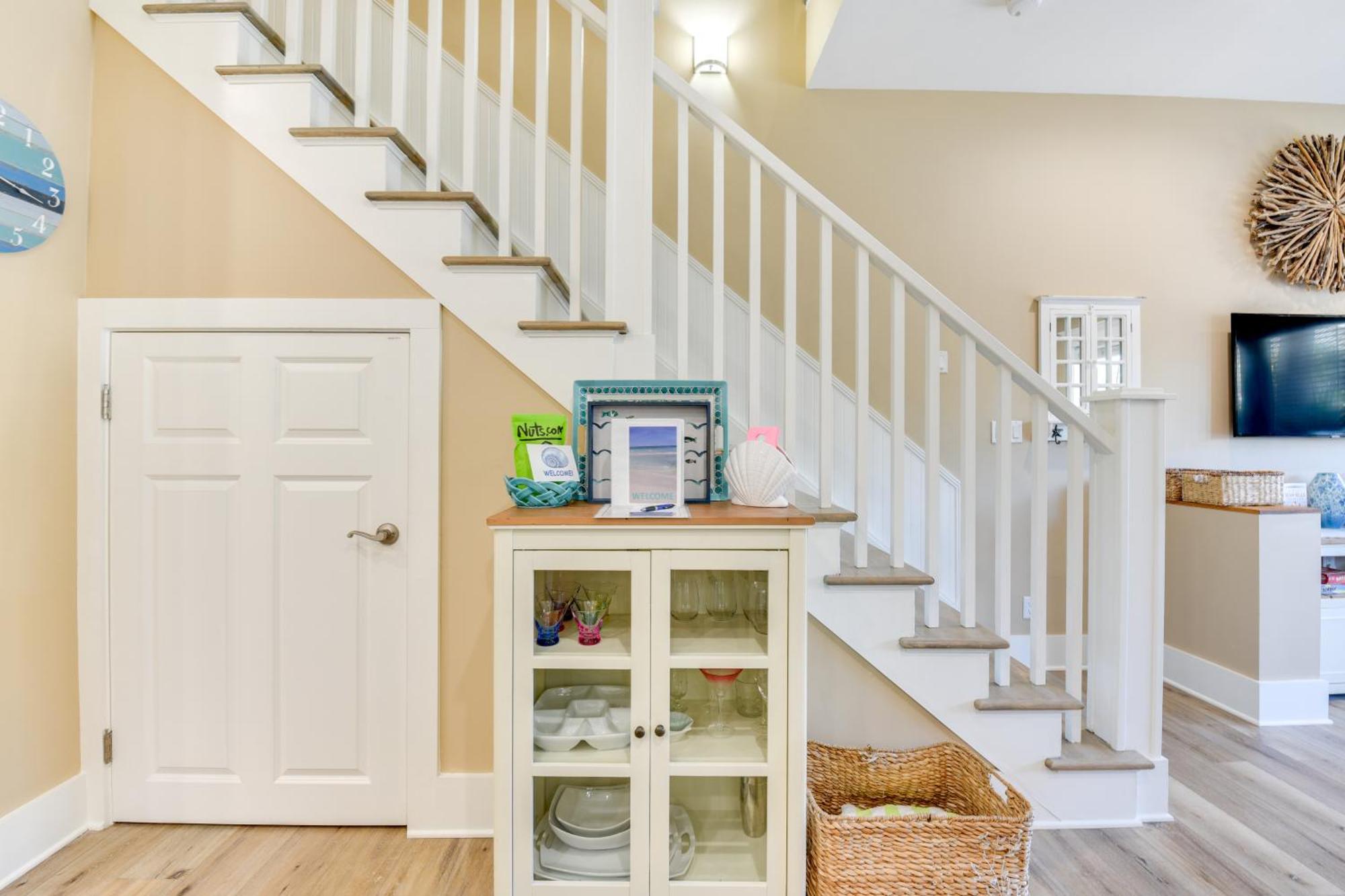 Bright And Modern Townhome Steps To Miramar Beach! Holiday home Destin