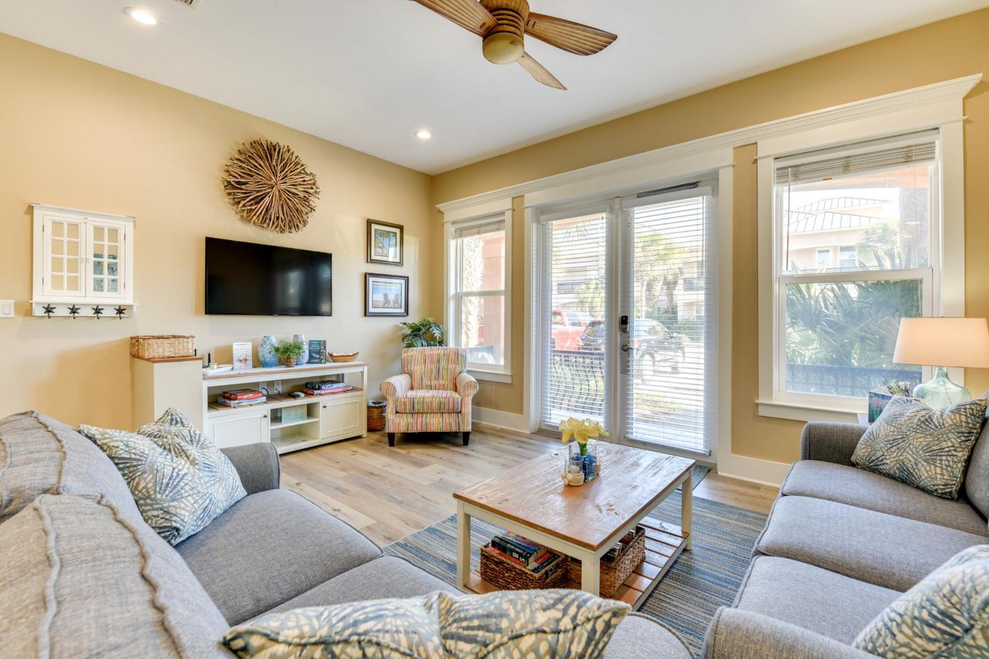 Holiday home Bright And Modern Townhome Steps To Miramar Beach!