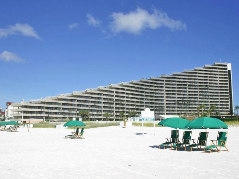Edgewater 810 Apartment