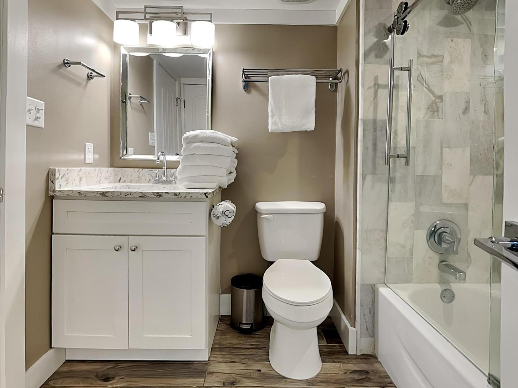 Edgewater 810