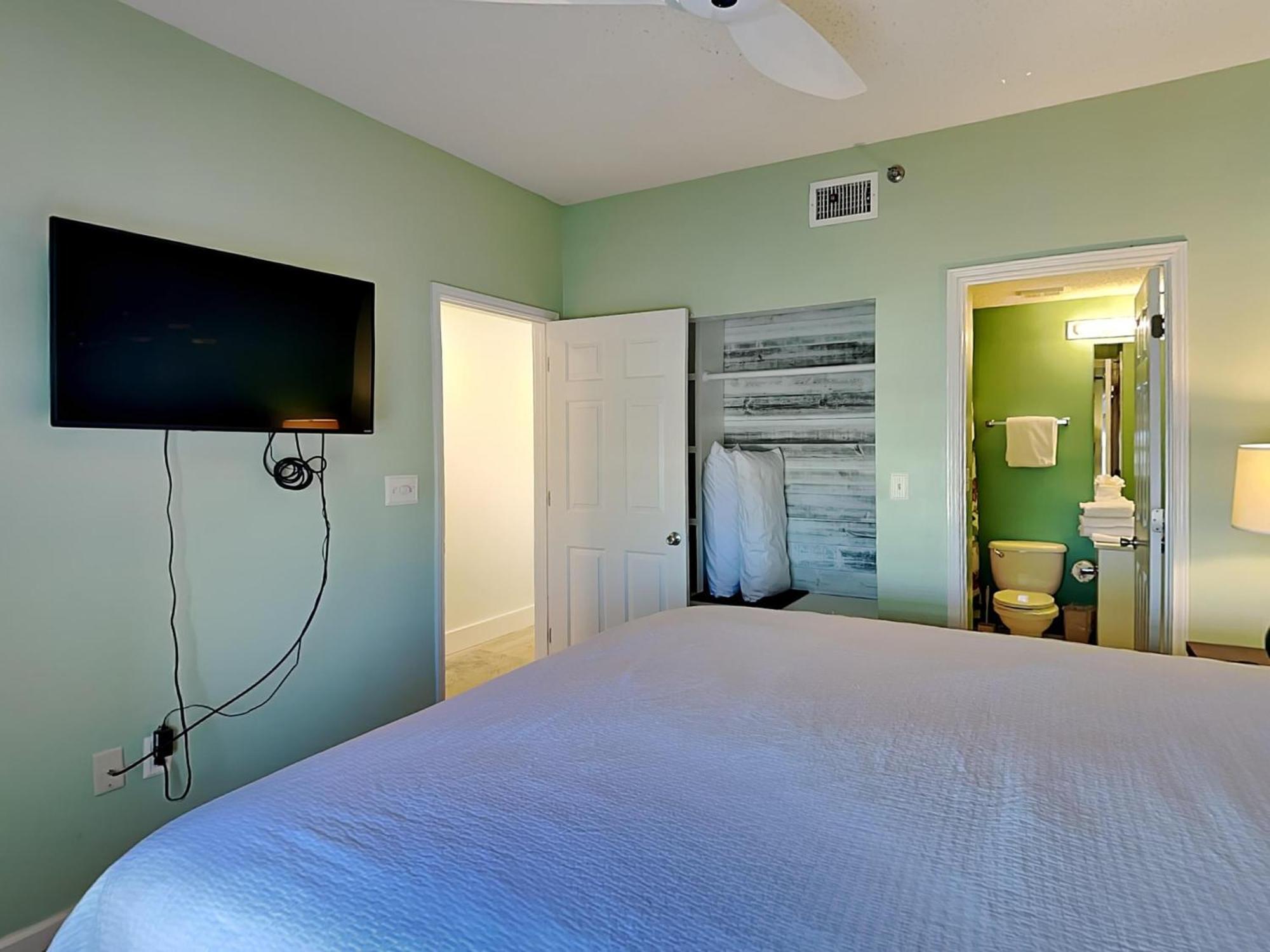 Sterling Sands #603 Apartment *