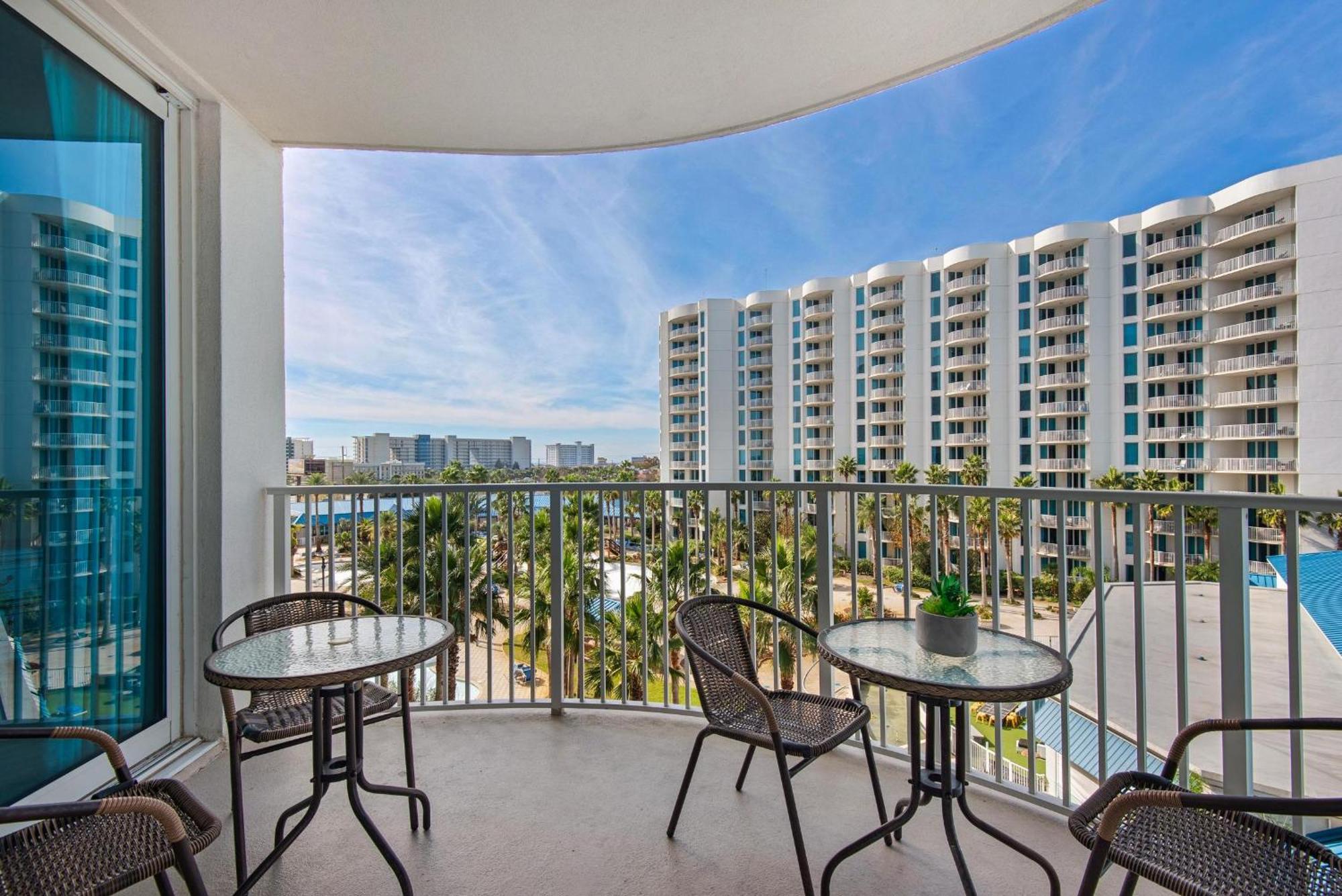 Palms #1503 Jr. 2br