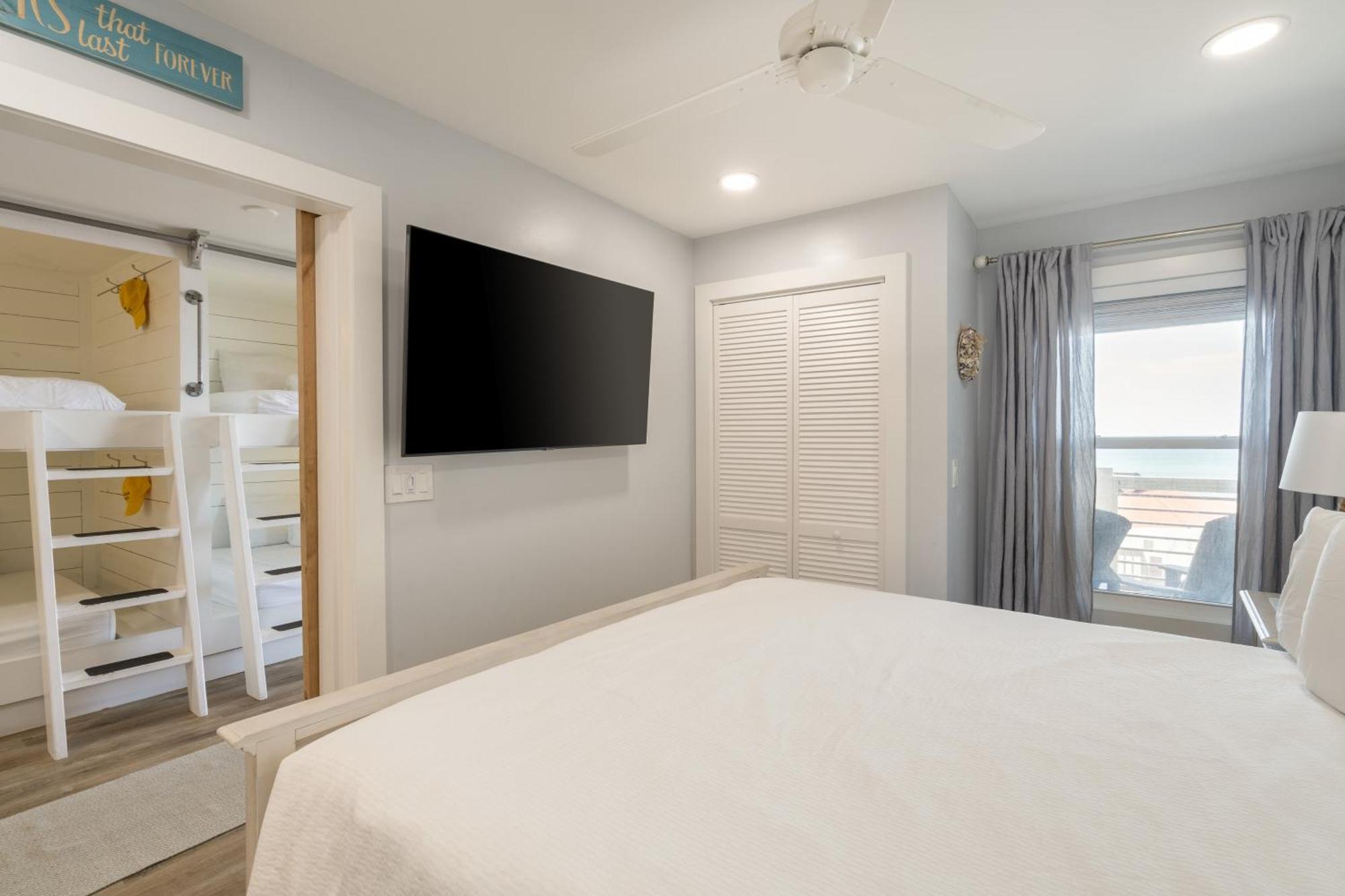 Backyard By Avantstay Oceanfront Paradise