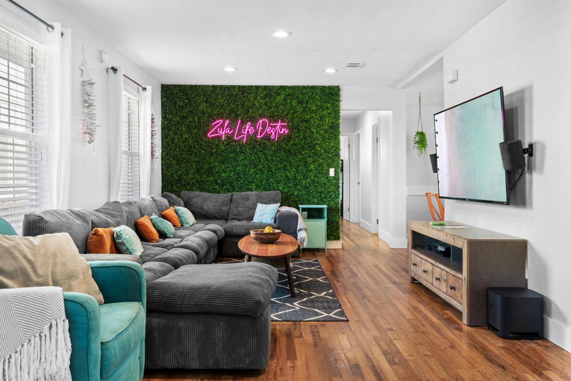 Zula Life House: Spacious Beachside Retreat With Pool And Pet-friendly Yard Destin