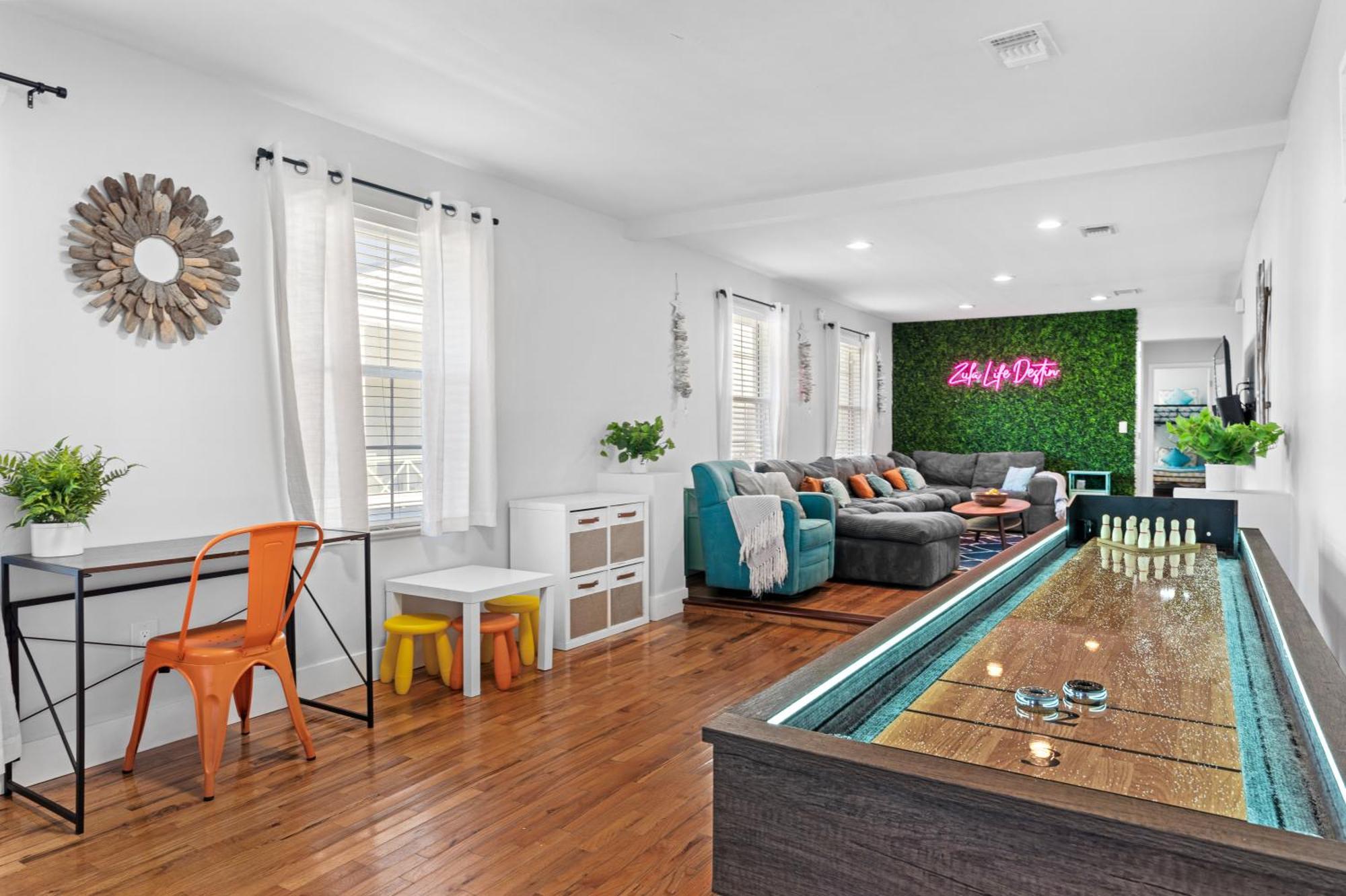 Holiday home Zula Life House: Spacious Beachside Retreat With Pool And Pet-friendly Yard
