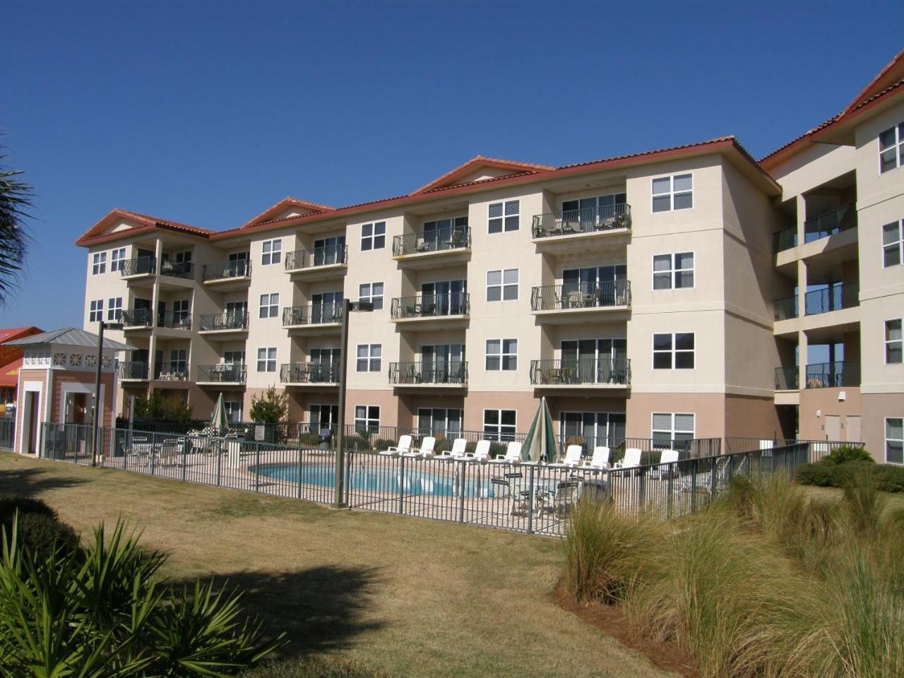 Apartment Emerald Waters 104 *