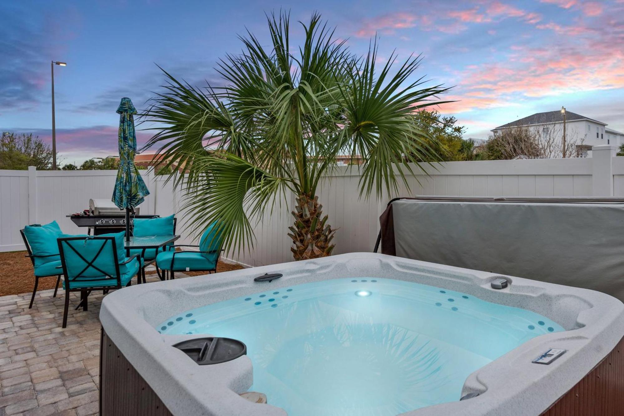 Farfrumwerkin With Hot Tub And Golf Cart Holiday home *