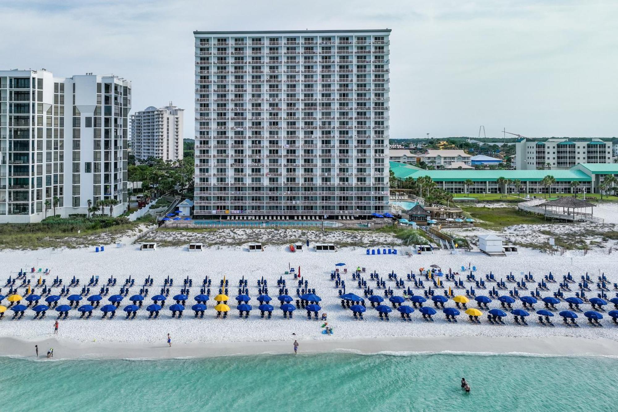 Pelican 305 Apartment