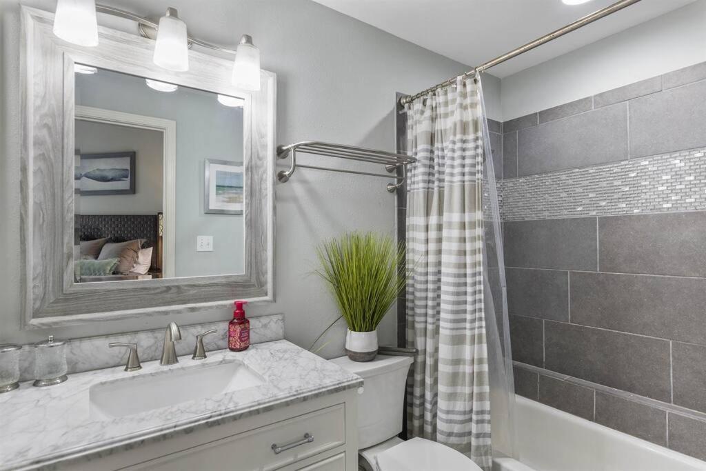 4 Bedroom - 3 Ba Townhouse Walkable To Pool *