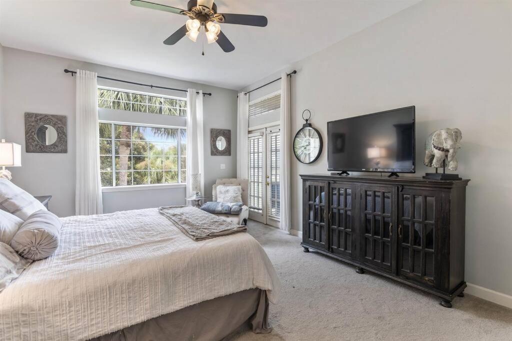 Apartment 4 Bedroom - 3 Ba Townhouse Walkable To Pool