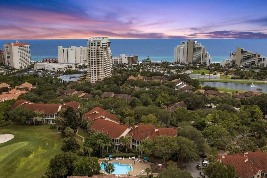 4 Bedroom - 3 Ba Townhouse Walkable To Pool Apartment