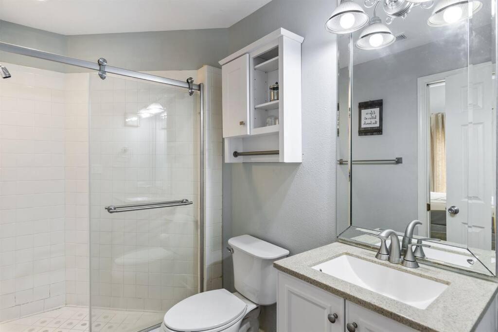 Apartment 4 Bedroom - 3 Ba Townhouse Walkable To Pool