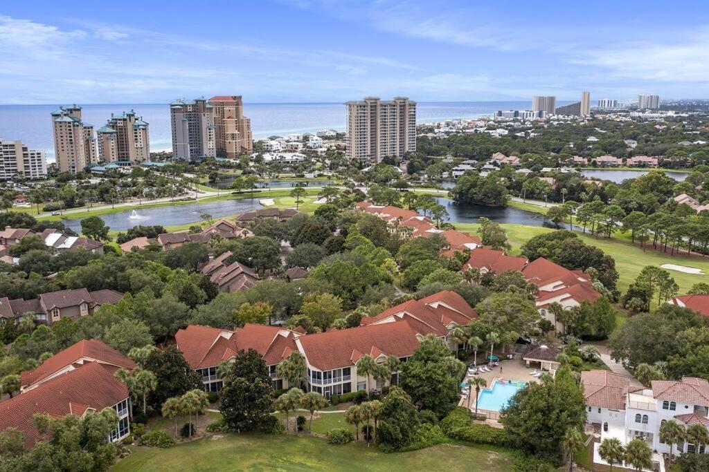 4 Bedroom - 3 Ba Townhouse Walkable To Pool Apartment