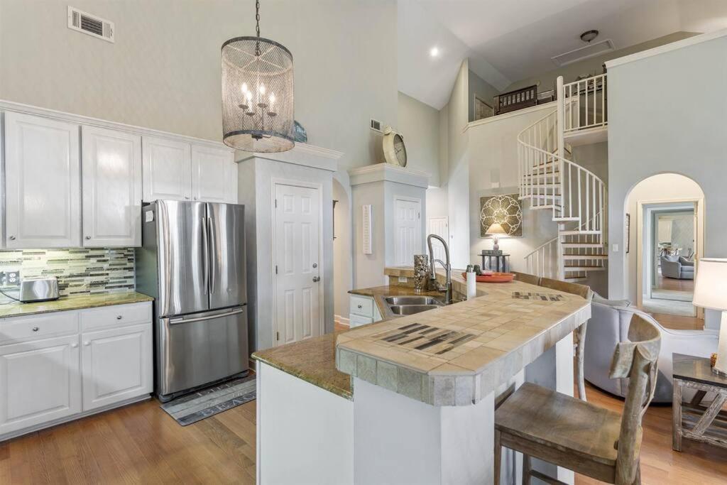 Apartment 4 Bedroom - 3 Ba Townhouse Walkable To Pool *