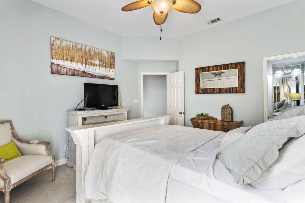 4 Bedroom - 3 Ba Townhouse Walkable To Pool *