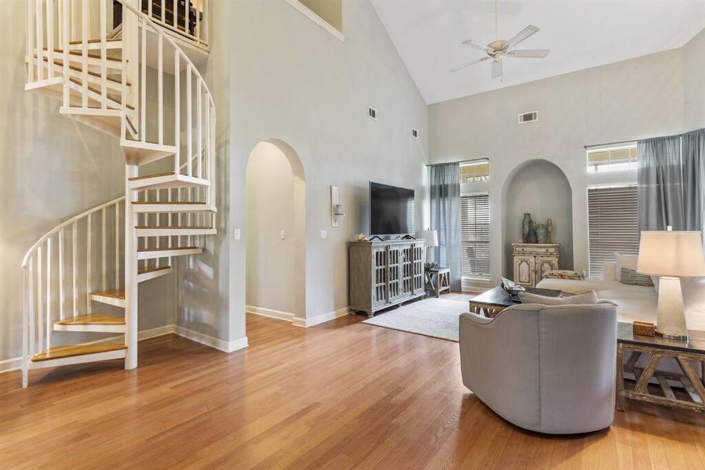 4 Bedroom - 3 Ba Townhouse Walkable To Pool *