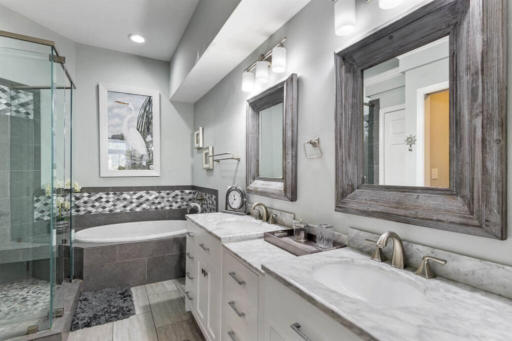 Apartment 4 Bedroom - 3 Ba Townhouse Walkable To Pool