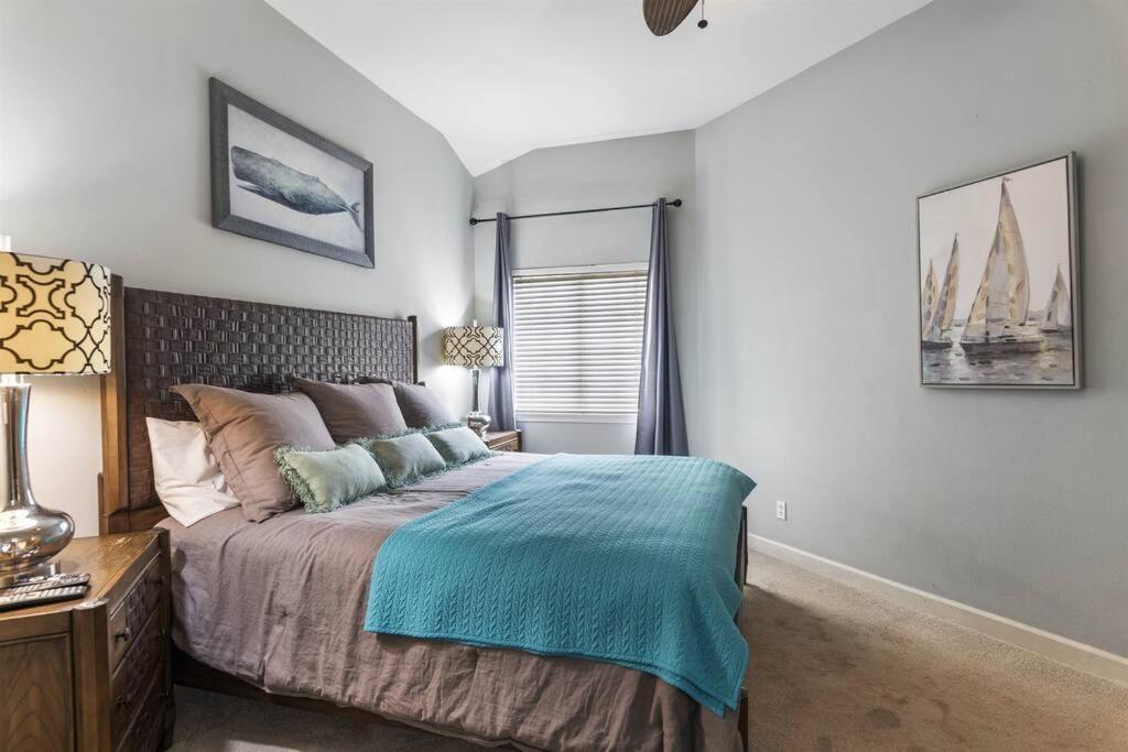 4 Bedroom - 3 Ba Townhouse Walkable To Pool Apartment