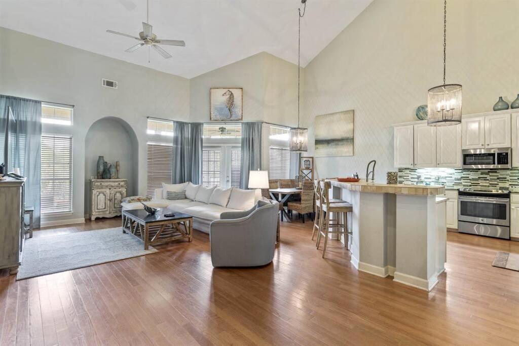Apartment 4 Bedroom - 3 Ba Townhouse Walkable To Pool *