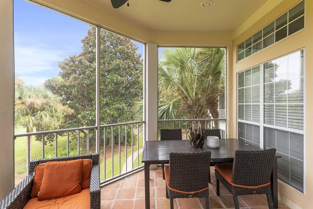 Apartment 4 Bedroom - 3 Ba Townhouse Walkable To Pool Destin