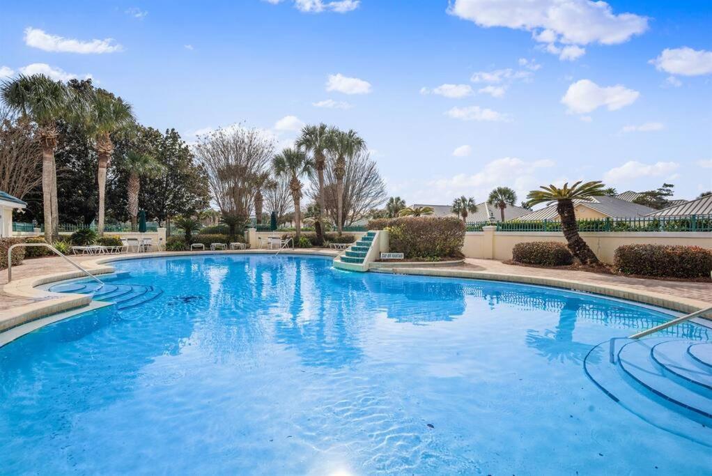 Serenity By The Sea 3 Bedroom 3.5 Ba Holiday home *
