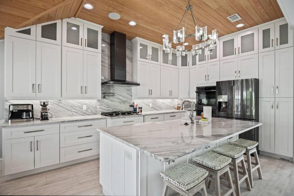 Serenity By The Sea 3 Bedroom 3.5 Ba Holiday home Destin