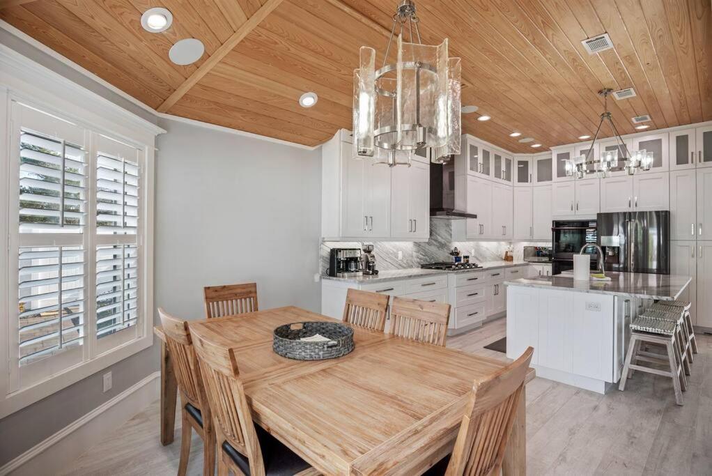 Holiday home Serenity By The Sea 3 Bedroom 3.5 Ba *