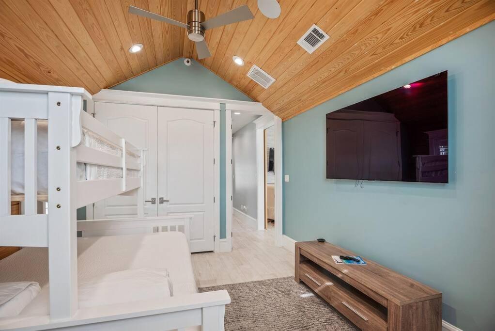 Holiday home Serenity By The Sea 3 Bedroom 3.5 Ba