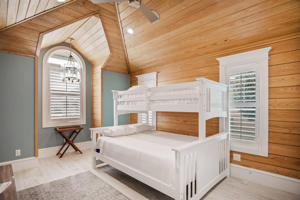 Holiday home Serenity By The Sea 3 Bedroom 3.5 Ba Destin