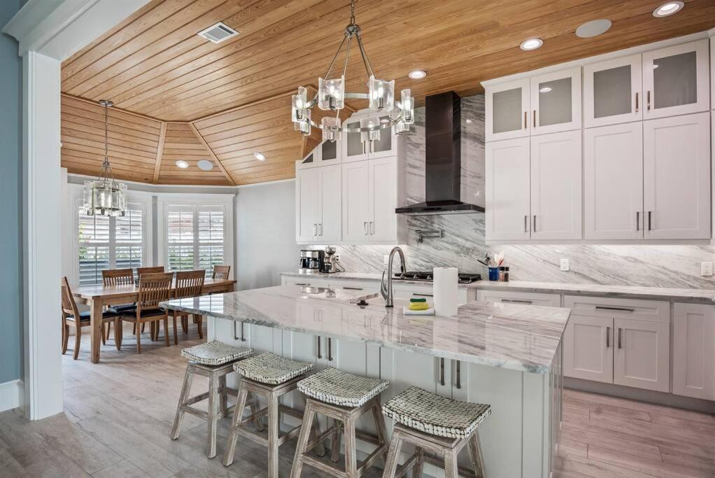 Serenity By The Sea 3 Bedroom 3.5 Ba *