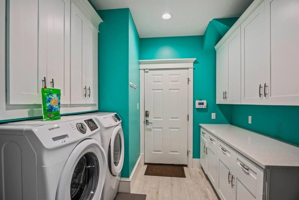 Serenity By The Sea 3 Bedroom 3.5 Ba Holiday home Destin