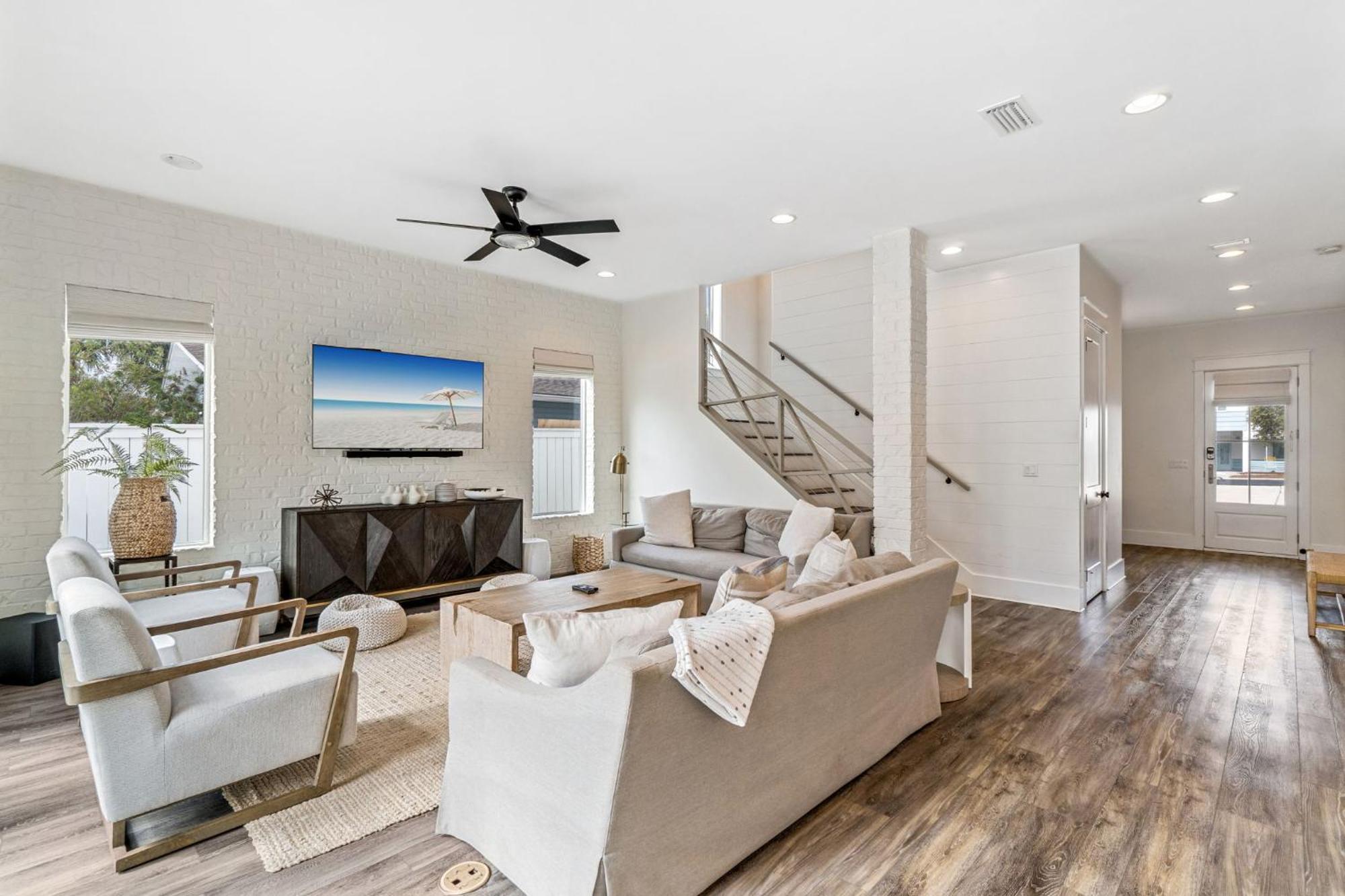 Crystal Tide With Heated Pool And Golf Cart