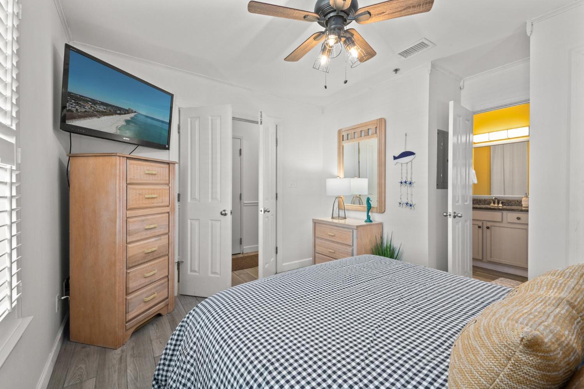 Apartment Swashbucklin' Swordfish - Steps To The Destin